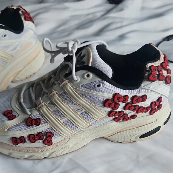 Hello Kitty Women's White and Red Sneakers 50 Anniversary SANRIO 8 US size W - Picture 5 of 10